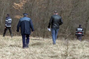Zeci de persoane, în căutarea unui copil cu autism dispărut de acasă Foto ziaristii
