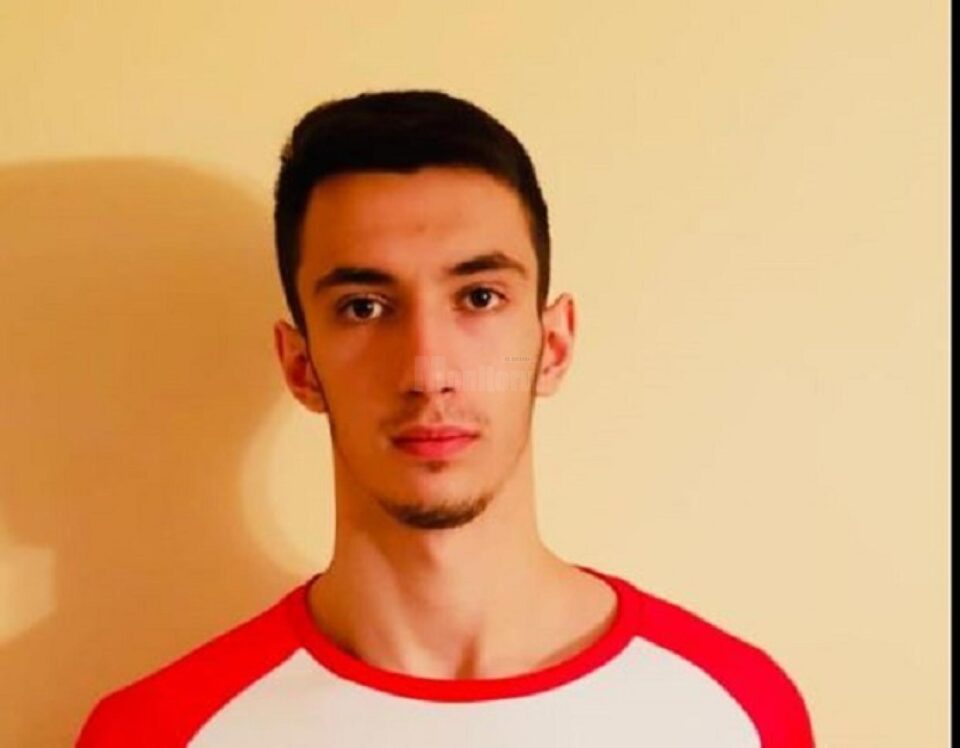 Alexandru Rață, în vârstă de doar 20 de ani, a fost convocat la naționala de seniori a României Alexandru Rață, în vârstă de doar 20 de ani, a fost convocat la naționala de seniori a României