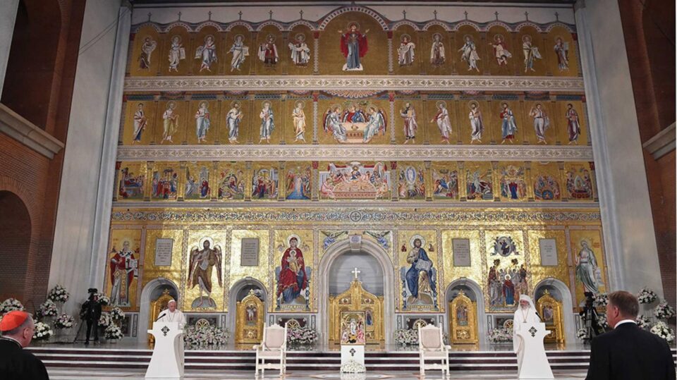 Catedrala Mântuirii Neamului deține cel mai mare iconostas ortodox