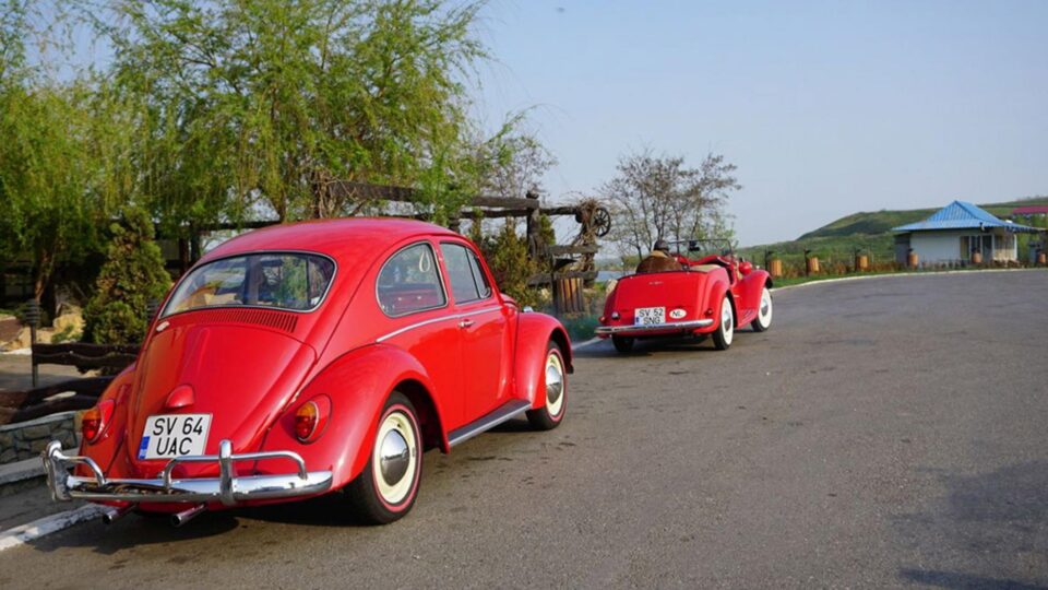 Expoziție auto cu peste 40 de modele retro și ateliere de creație pentru copii, la Iulius Mall Suceava