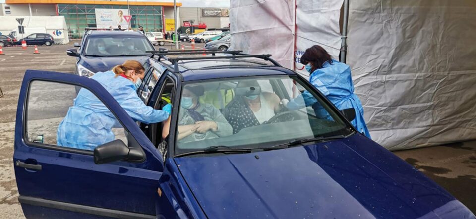 Vaccinarea la centrul drive-thru de la Shopping City Suceava se face fără programare