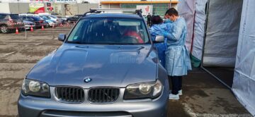 Ieri, câte o persoană la aproape 4 minute s-a vaccinat anti-Covid, la centrul drive-thru de la Shopping City Suceava