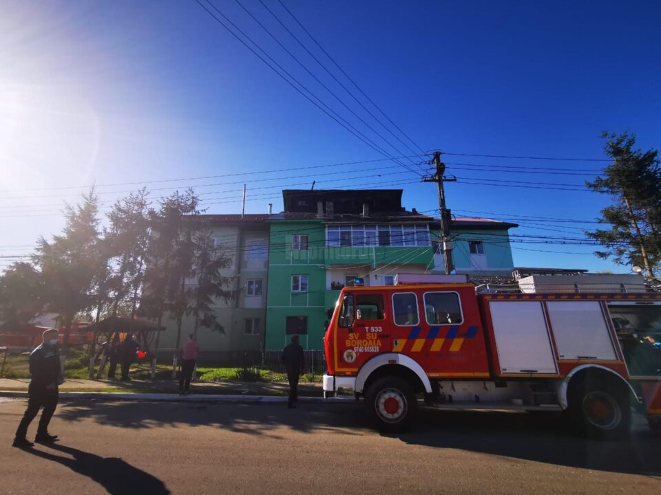 Incendiu la un bloc de locuințe din Boroaia