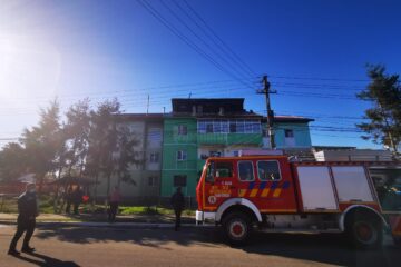 Incendiu la un bloc de locuințe din Boroaia