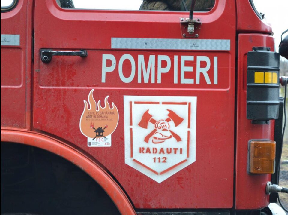 Incendiu în toiul nopții, într-o garsonieră, de la o lumânare aprinsă