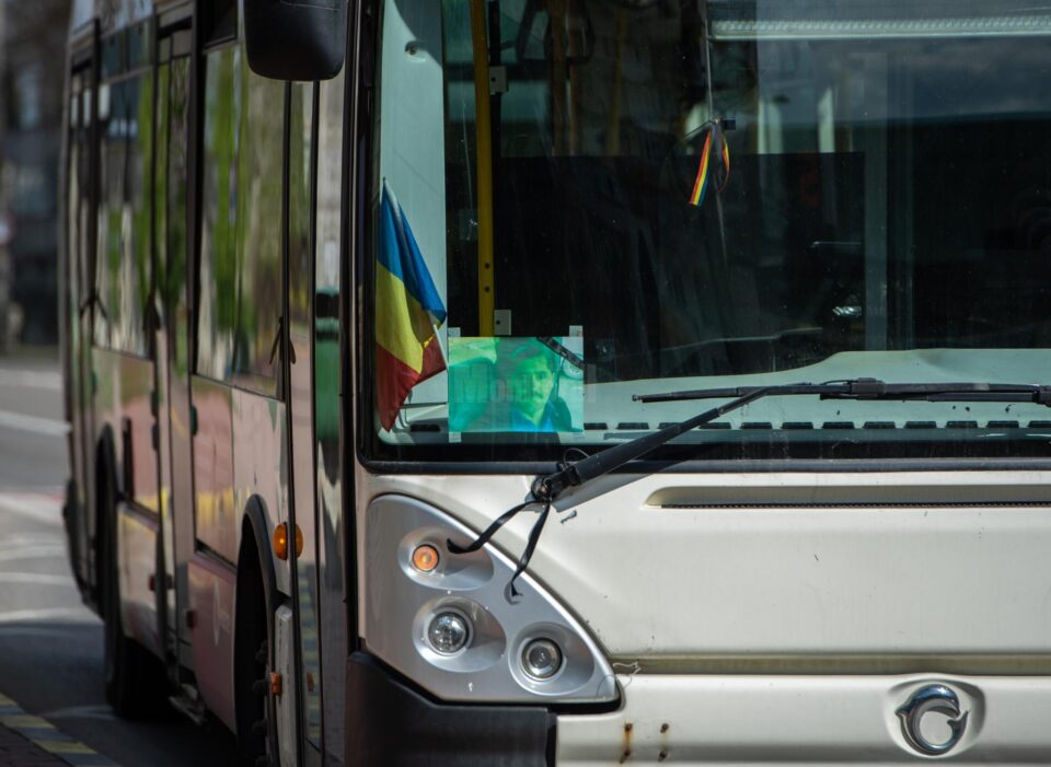 A murit în autobuzul cu care circula