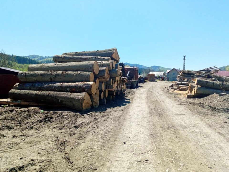 Amendă, respectiv avertisment pentru două gatere din Mălini