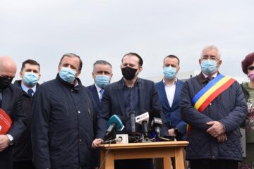 Flutur a anunțat că s-a vaccinat anticovid cu serul Pfizer
