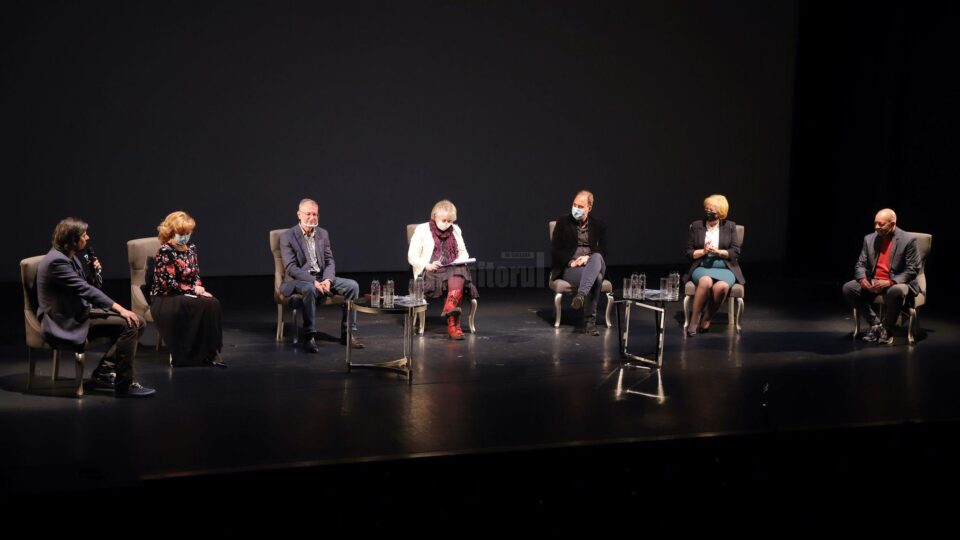Diplomă de Excelență și Medalia Universității de Arte „George Enescu” din Iași, primite de Teatrul Municipal