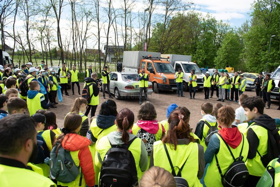 Aproape 1.000 de saci cu gunoaie strânși din parcul Șipote și pădurea Zamca
