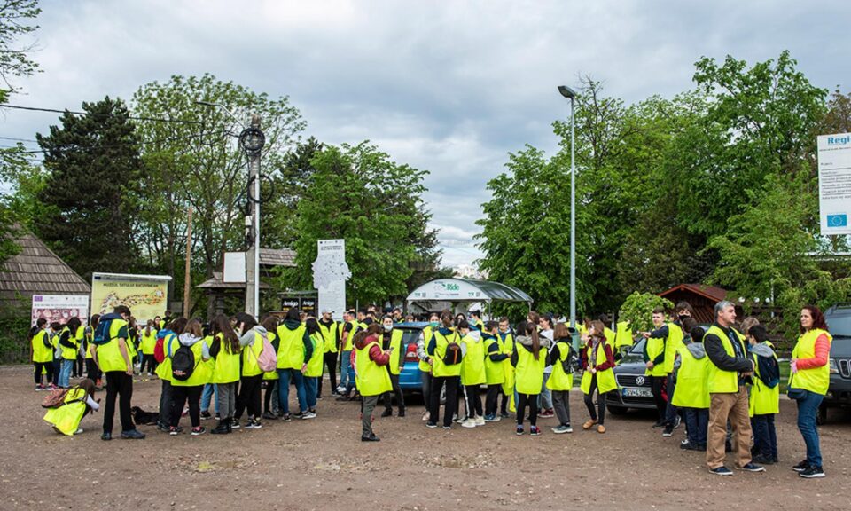 Aproape 1.000 de saci cu gunoaie strânși din parcul Șipote și pădurea Zamca