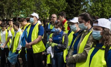 Aproape 1.000 de saci cu gunoaie strânși din parcul Șipote și pădurea Zamca