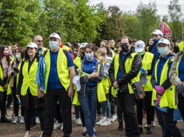 Aproape 1.000 de saci cu gunoaie strânși din parcul Șipote și pădurea Zamca