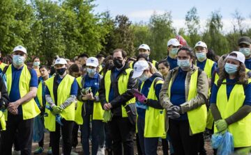 Aproape 1.000 de saci cu gunoaie strânși din parcul Șipote și pădurea Zamca