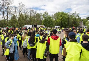 Aproape 1.000 de saci cu gunoaie strânși din parcul Șipote și pădurea Zamca