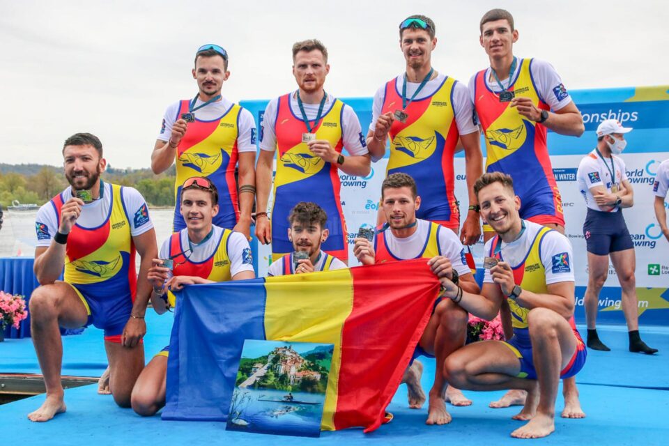 Florin Arteni-Fintinariu este sportivul înalt, primul din dreapta