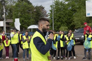Aproape 1.000 de saci cu gunoaie strânși din parcul Șipote și pădurea Zamca