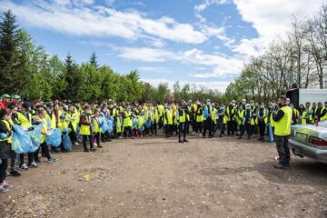 Aproape 1.000 de saci cu gunoaie strânși din parcul Șipote și pădurea Zamca