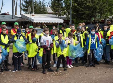 Aproape 1.000 de saci cu gunoaie strânși din parcul Șipote și pădurea Zamca