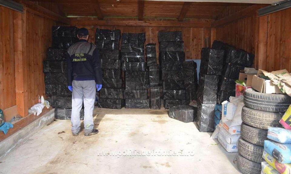 Întreaga cantitate de țigări, în valoare de 516.602 lei, a fost ridicată în vederea confiscării Întreaga cantitate de țigări, în valoare de 516.602 lei, a fost ridicată în vederea confiscării