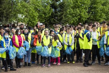 Aproape 1.000 de saci cu gunoaie strânși din parcul Șipote și pădurea Zamca