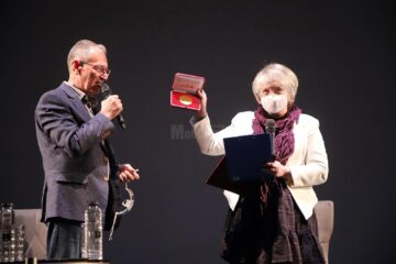 Diplomă de Excelență și Medalia Universității de Arte „George Enescu” din Iași, primite de Teatrul Municipal Suceava