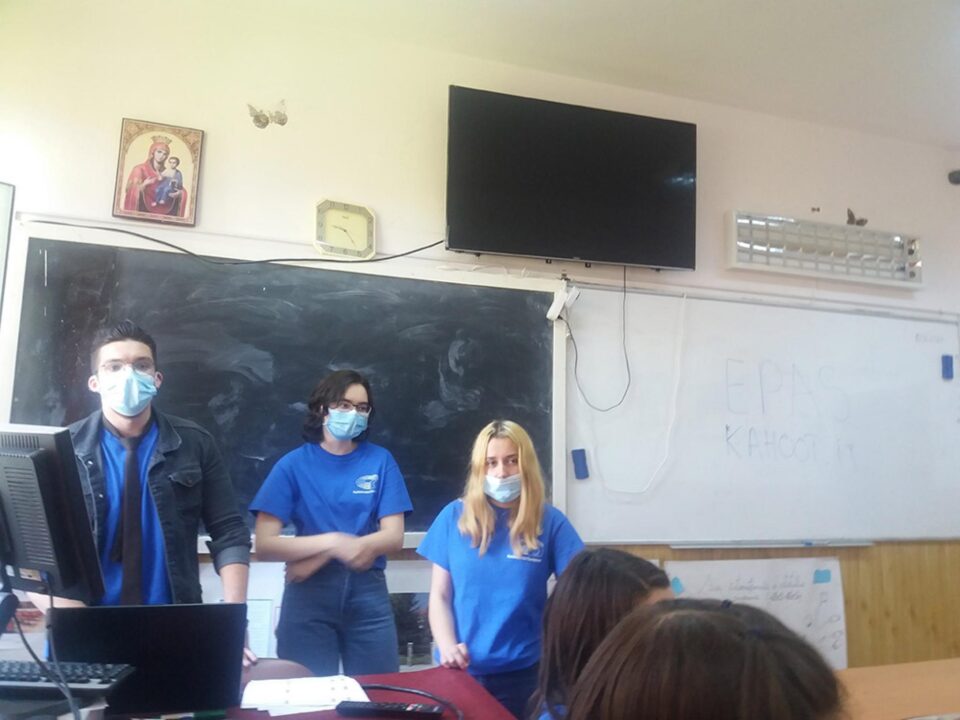 Ambasadorii juniori EPAS devin profesori pentru colegii lor de la Colegiul „Alexandru cel Bun” Gura Humorului timp de o săptămână