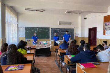 Ambasadorii juniori EPAS devin profesori pentru colegii lor de la Colegiul „Alexandru cel Bun” Gura Humorului timp de o săptămână