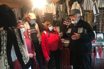 Copii, tineri, vârstnici din centrele sociale sucevene, în vizită la muzee