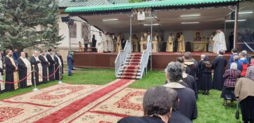Șase ierarhi au săvârșit slujba Parastasului, la împlinirea unui an de la trecerea la cele veșnice a ÎPS Pimen, la Mănăstirea „Sfântul Ioan cel Nou”