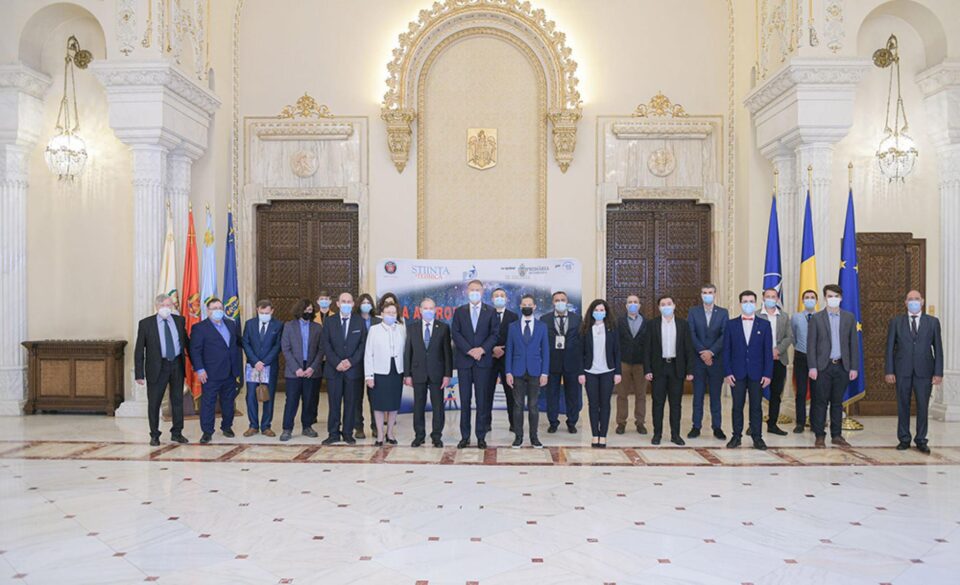 Toți participanții