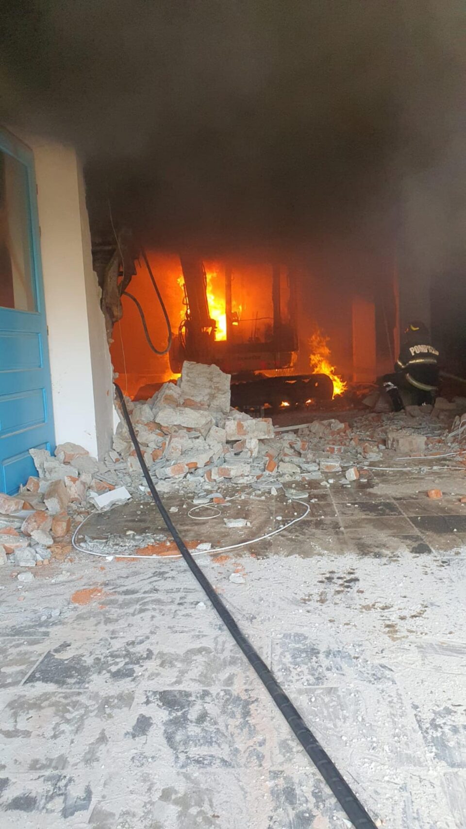 incendiu hala