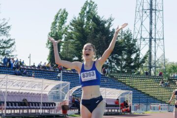 Talida Sfarghiu se bucura pentru recordul personal reusit in proba de 1500 de metri