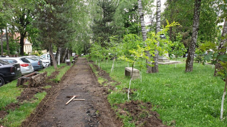 Lucrările de modernizare a Parcului Simion Florea Marian vizează în special aleile de acces, care vor fi refăcute cu granit
