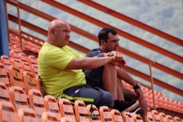 Antrenorul Daniel Stoica alături de directorul sportiv Iulian Darabă