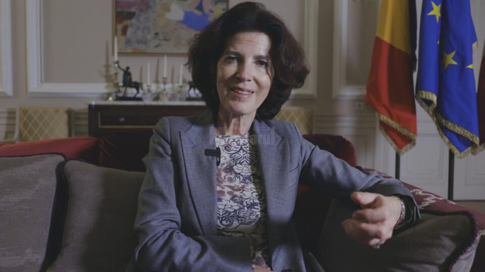 Laurence Auer, Ambasadoarea Franței în România