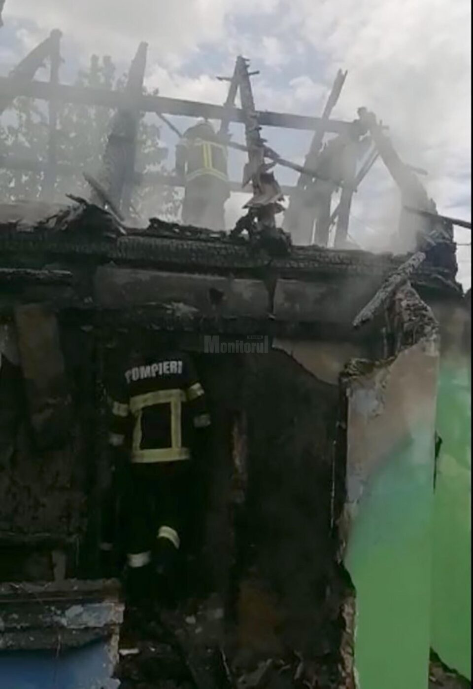 Un puternic incendiu a mistuit o casă din satul Corpaci