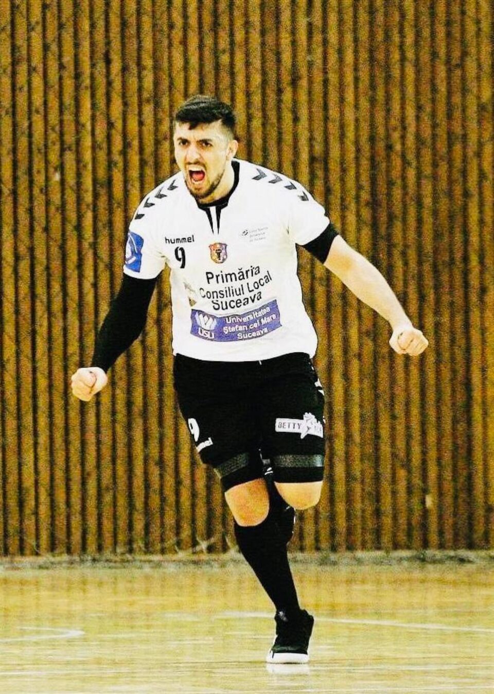 Adrian Tîrzioru revine la echipa care l-a lansat în handbalul mare