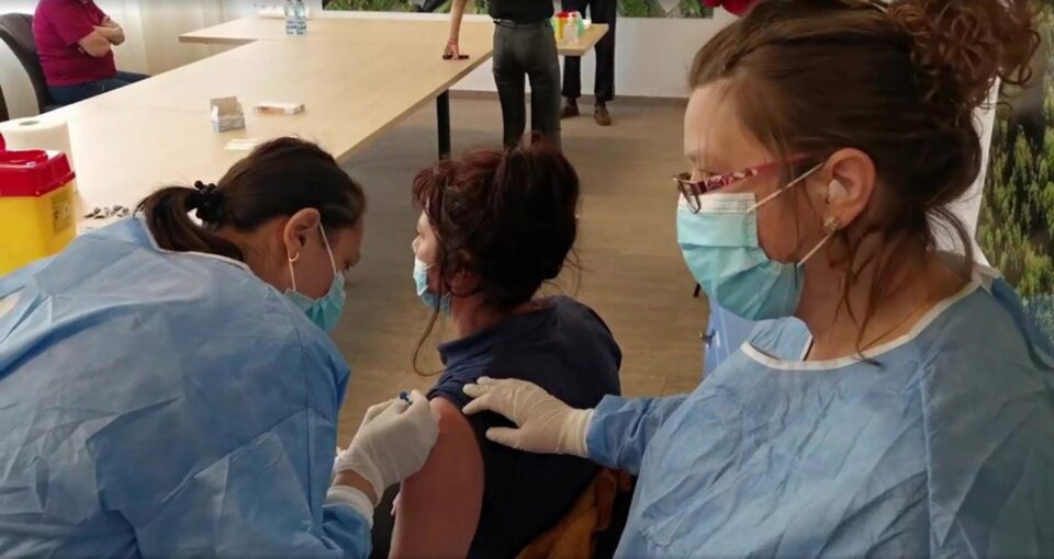 Caravana de vaccinare va fi miercuri la Dornești, Frătăuții Noi, Frătăuții Vechi, Măneuți și Gălănești Caravana de vaccinare va fi miercuri la Dornești, Frătăuții Noi, Frătăuții Vechi, Măneuți și Gălănești