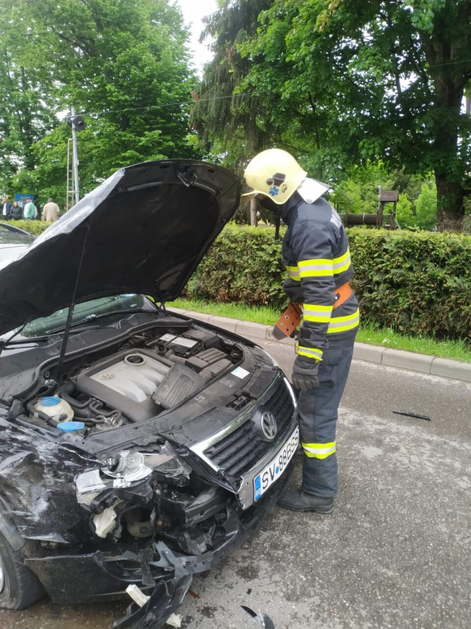 Ciocnire între un Audi Q7 și un VW Passat în Rădăuți