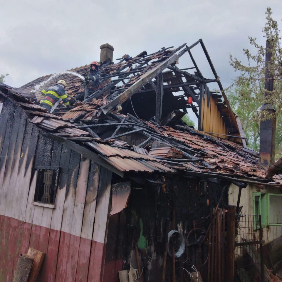 Incendiu cu final tragic, joi la prânz, în satul Capu Codrului, comuna Păltinoasa