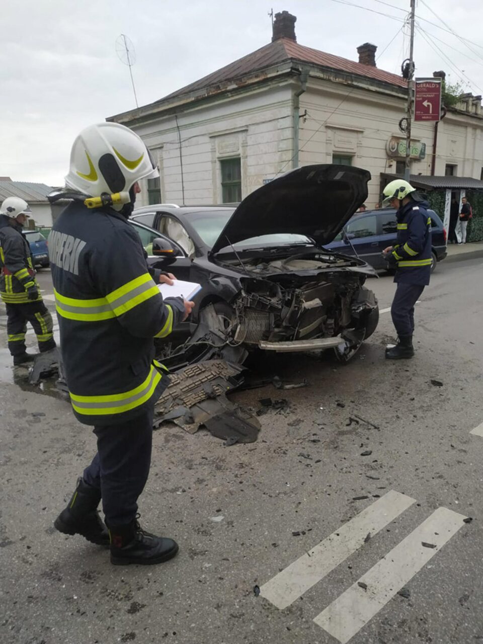 Un rănit după o ciocnire între un Audi Q7 și un VW Passat