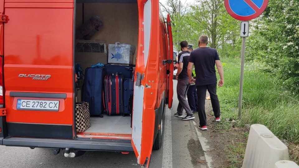 Polițiștii au împânzit drumurile, verificând mașinile care transportă persoane sau mărfuri
