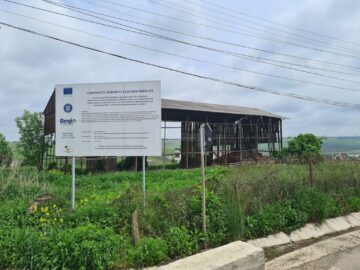 Investiție de 500.000 de euro pentru o grădiniță, pierdută din cauza unui fânar care stă să se prăbușească