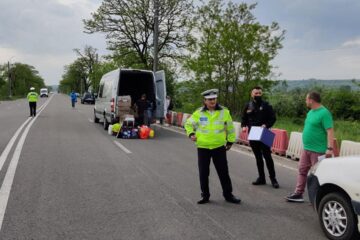 Polițiștii au împânzit drumurile, verificând mașinile care transportă persoane sau mărfuri