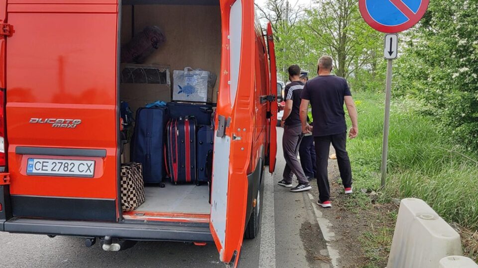 Polițiștii au împânzit drumurile, verificând mașinile care transportă persoane sau mărfuri
