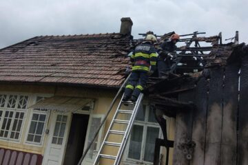 Bărbat de 60 de ani, găsit mort în locuința care i-a luat foc