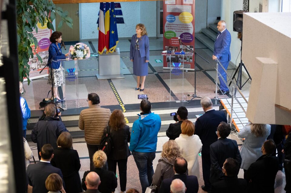 „Legiunea de Onoare”, înmânată de ambasadoarea Franței profesorului universitar Sanda-Maria Ardeleanu Foto Ema Motrescu