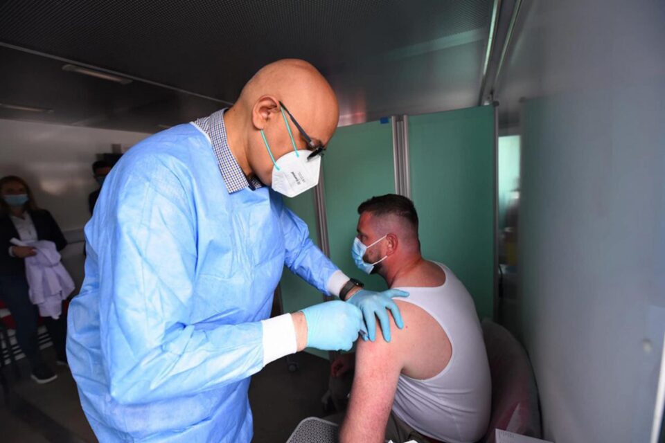 Dr. Raed Arafat, în campania de vaccinare s Sursa everydaynews.ro