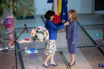 „Legiunea de Onoare”, înmânată de ambasadoarea Franței profesorului universitar Sanda-Maria Ardeleanu Foto Ema Motrescu